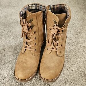 Crown Vintage Tan Lace Up Boots